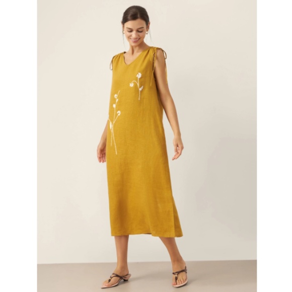 100% Linen Smocked Shoulder Embroidered Maxi Dress BELINE - Picture 6 of 11